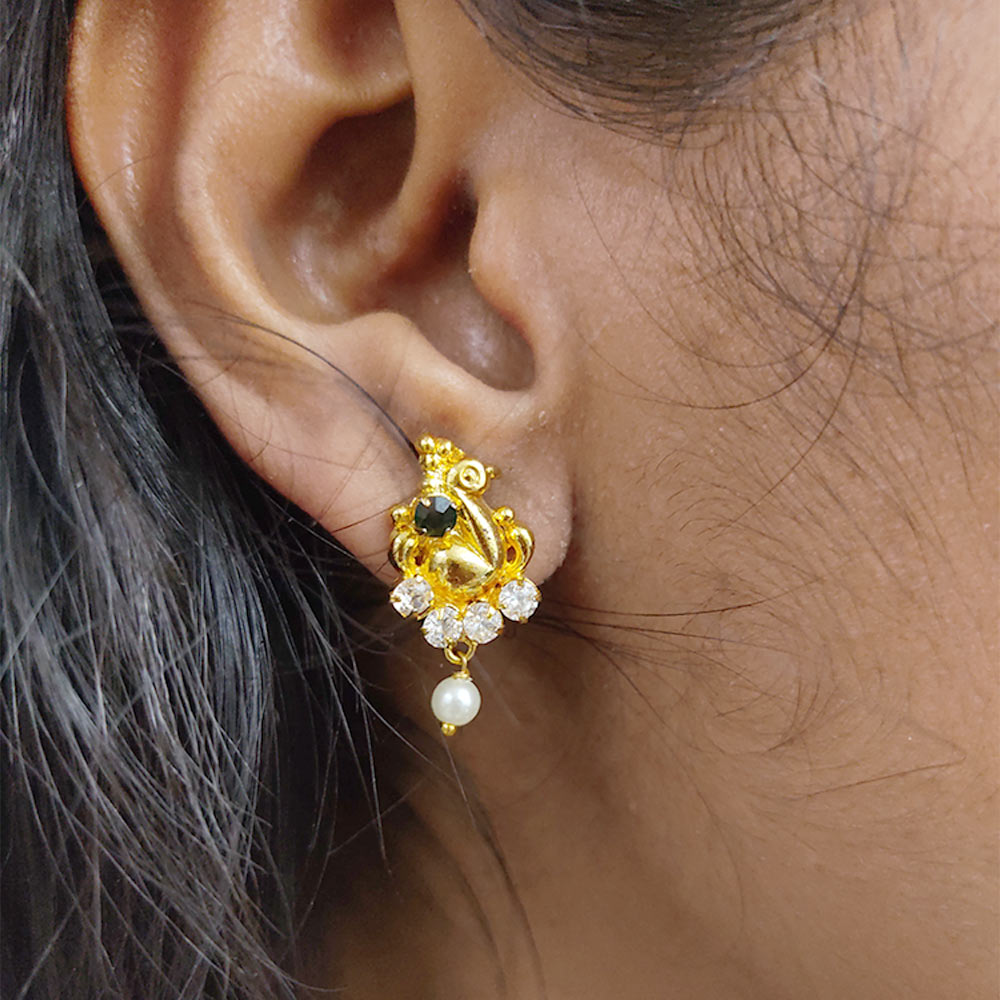 GOLD PLATED EAR FOR GIRLS AND WOMEN Earrings & Studs